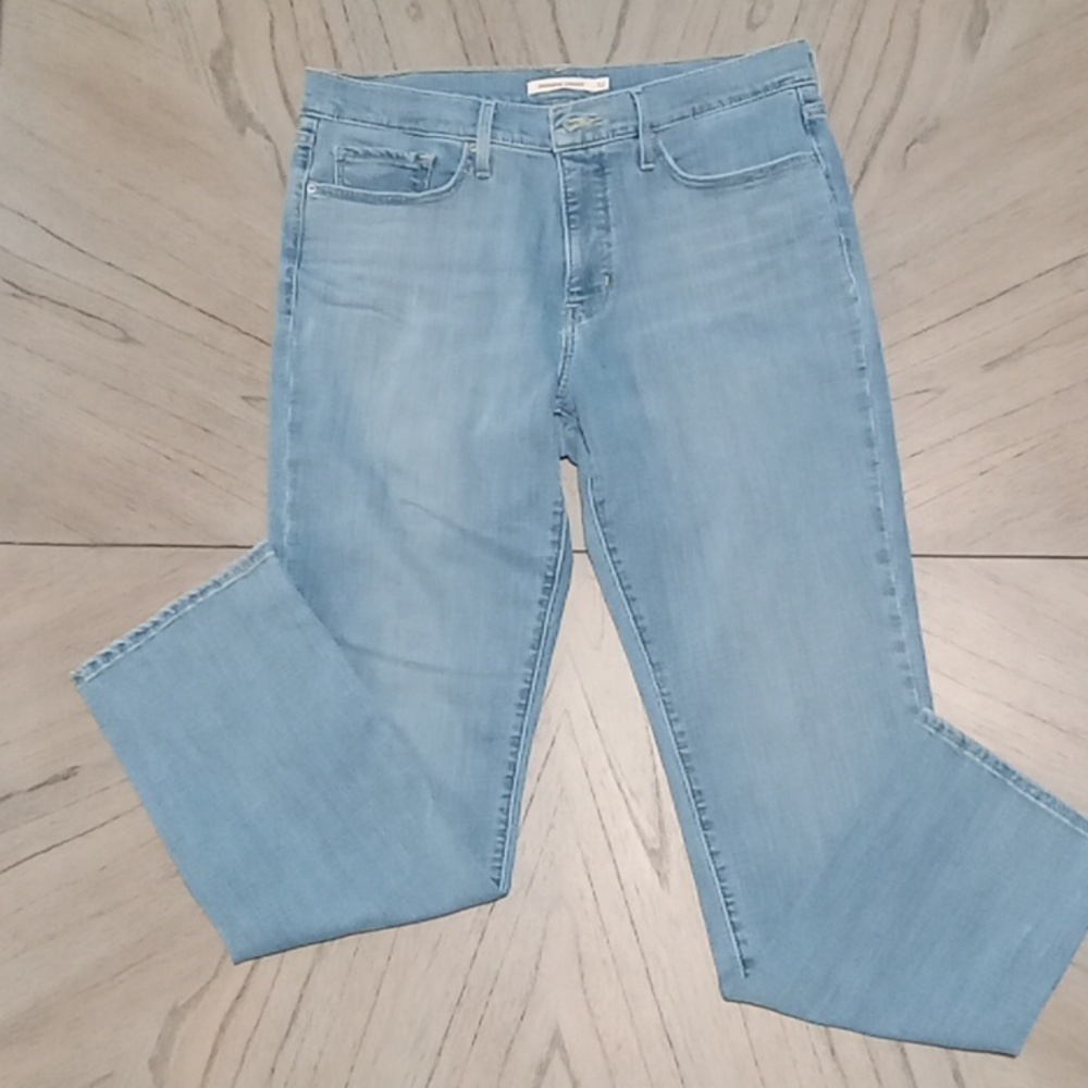 Levi's 314 Shaping Straight leg